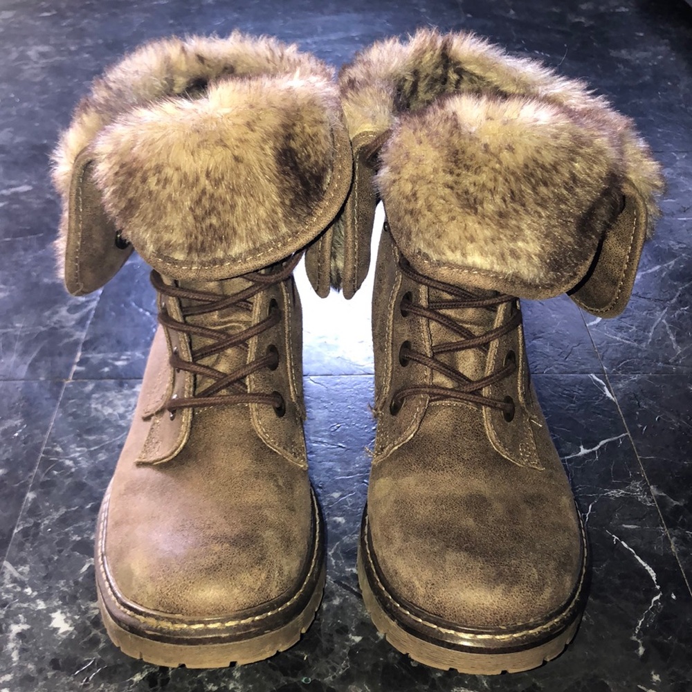 Faux fur lined boots